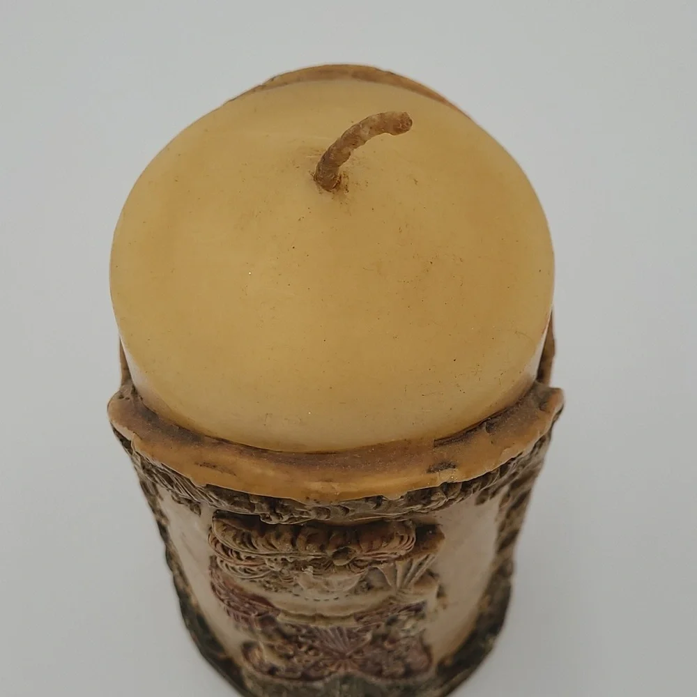Vintage‎ Embossed Candle